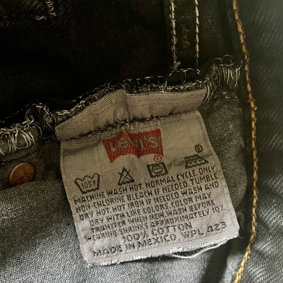 Levi’s - Vintage cut off black distressed acid wash denim shorts - Picture 5 of 13